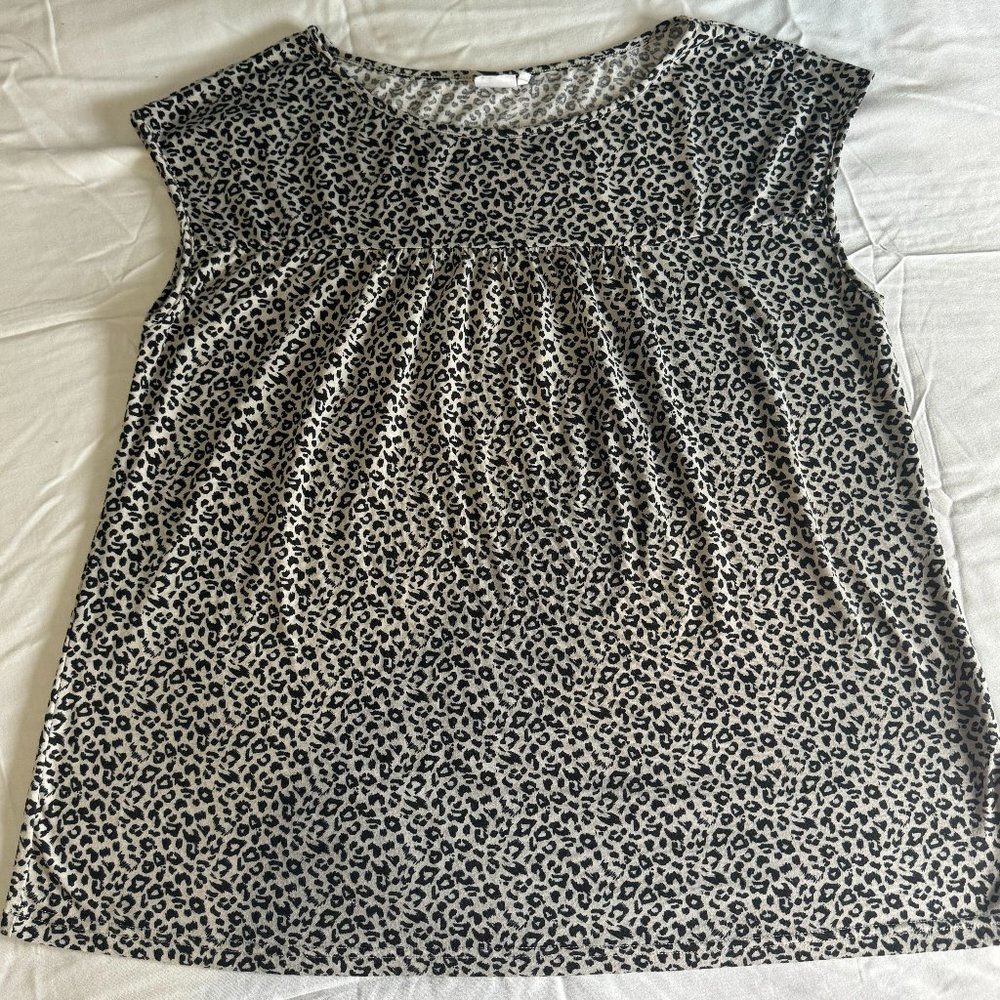 SIMPLE Suzanne Betro Sleeveless Animal Print Shirt